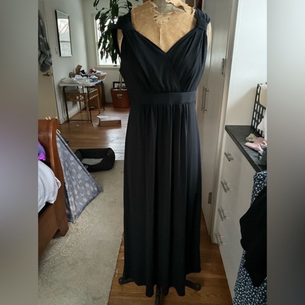 Hot in Hollywood V neck tie-back Maxi Dress, M, MSRP $89